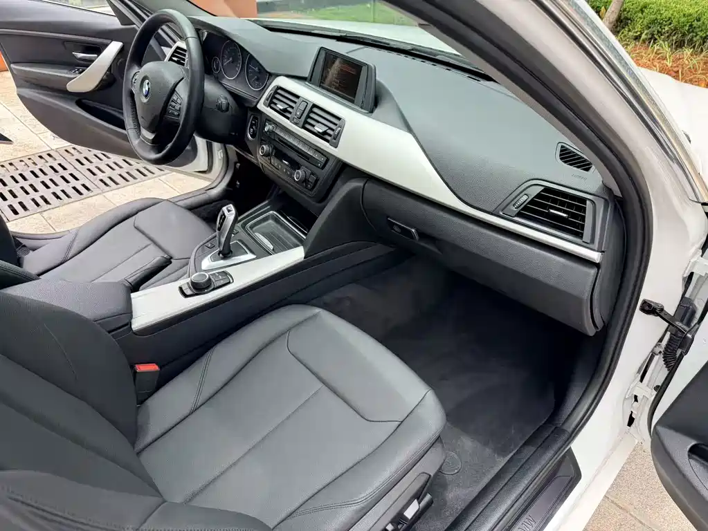BMW 3 Series 2015 — фото 11