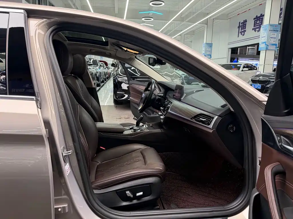 BMW 5 Series New Energy 2019 — фото 15