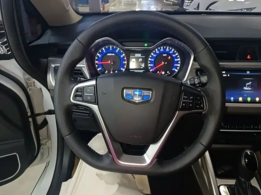 Geely Vision X3 2019 — фото 11