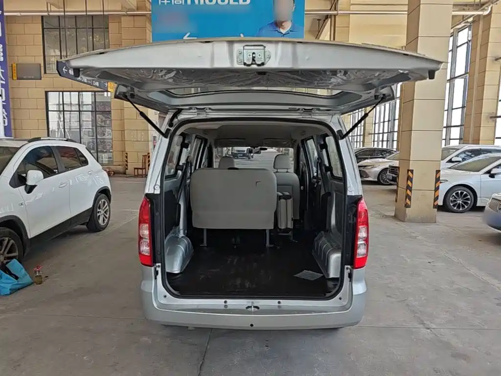 Wuling Hongguang V 2019 — фото 19