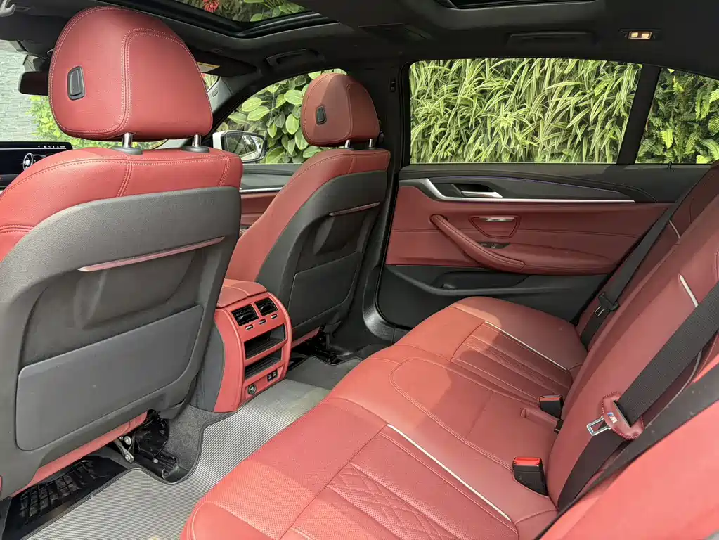 BMW 5 Series 2023 — фото 11