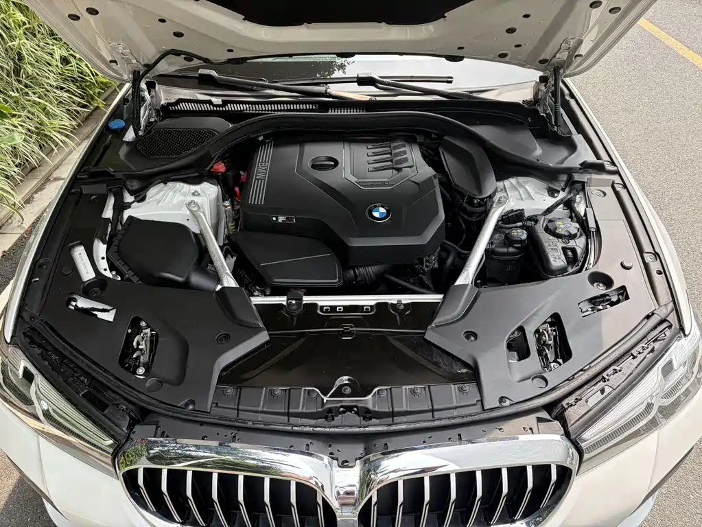 BMW 5 Series 2023 — фото 17