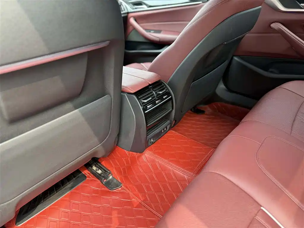 BMW 5 Series 2022 — фото 10