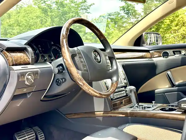 Volkswagen Phaeton 2012