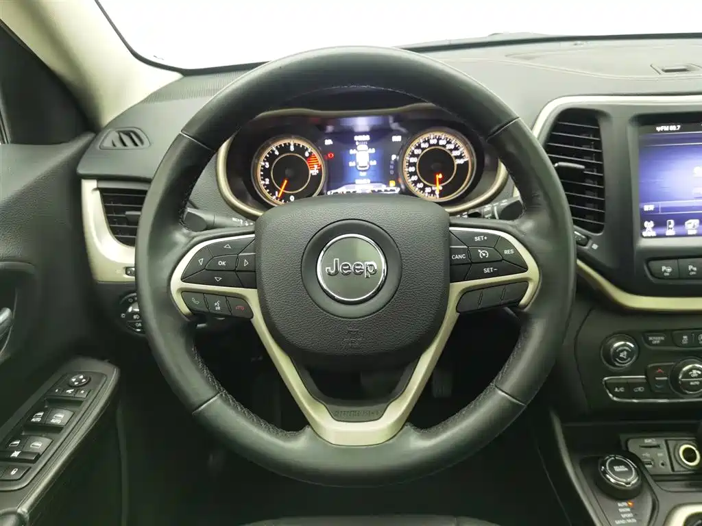 Jeep Cherokee 2018 — фото 11