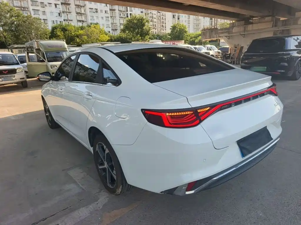 Geely Emgrand L 2022 — фото 23