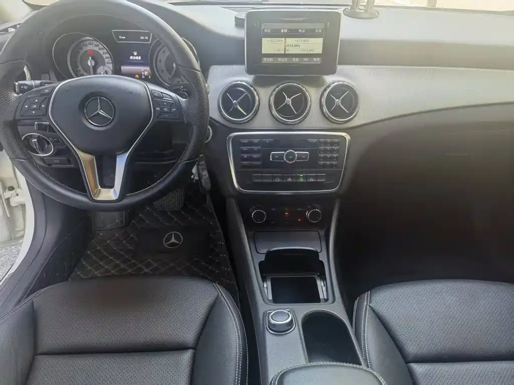 Mercedes-Benz GLA 2015 — фото 12