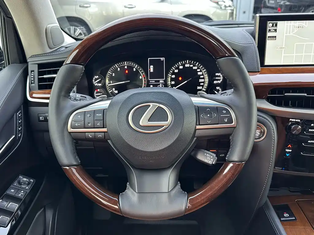 Lexus LX 2019 — фото 8