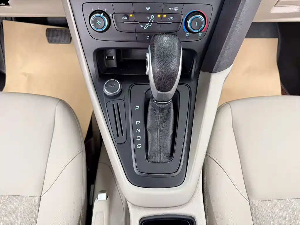 Ford Focus 2017 — фото 12