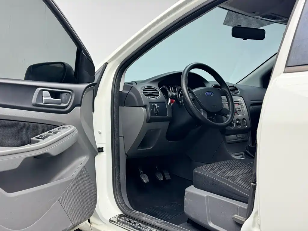 Ford Focus 2015 — фото 8