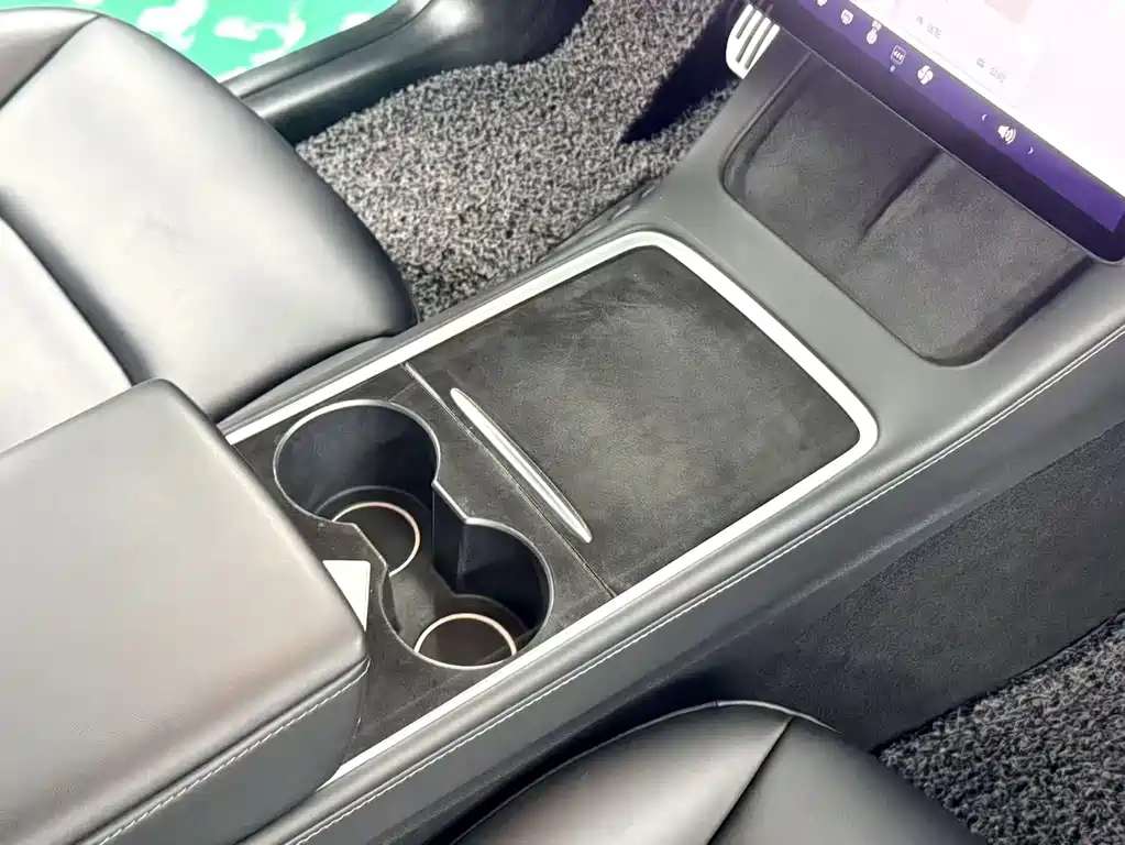 Tesla Model Y 2022 — фото 10