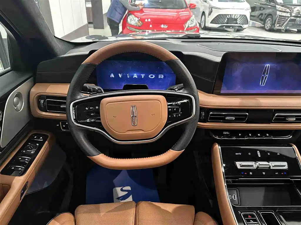 Lincoln Aviator 2025 — фото 11