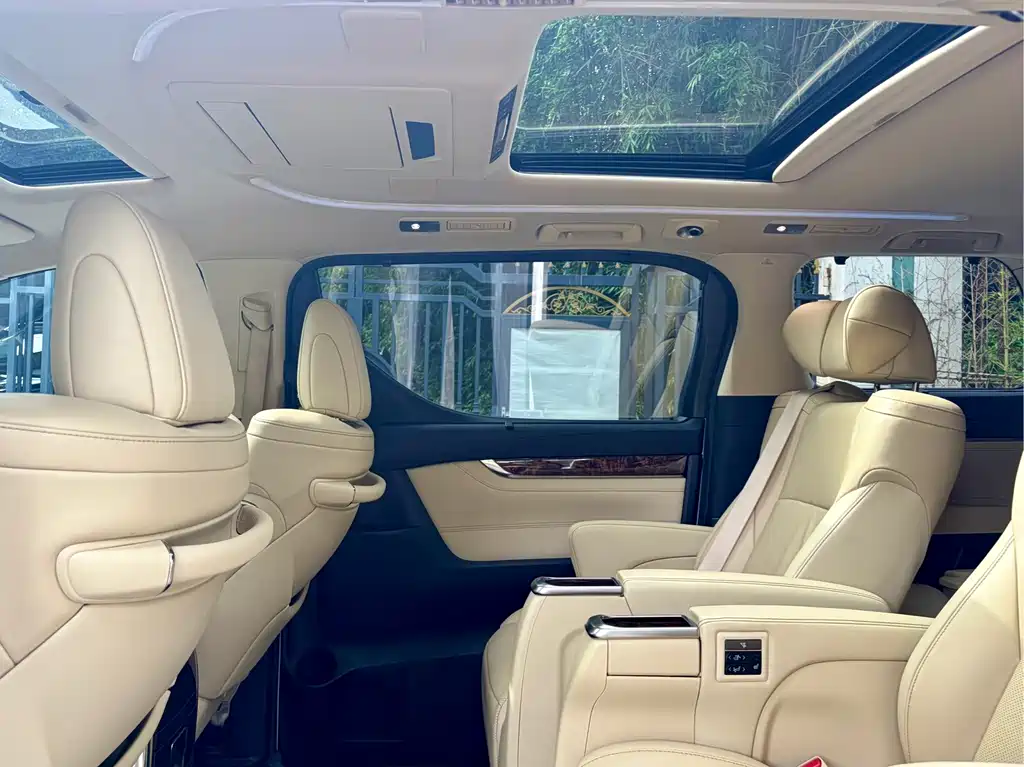 Toyota Alphard 2021 — фото 13