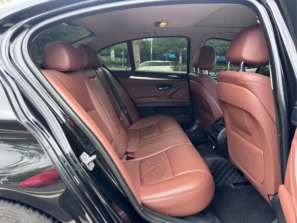 BMW 5 Series 2015 — фото 11