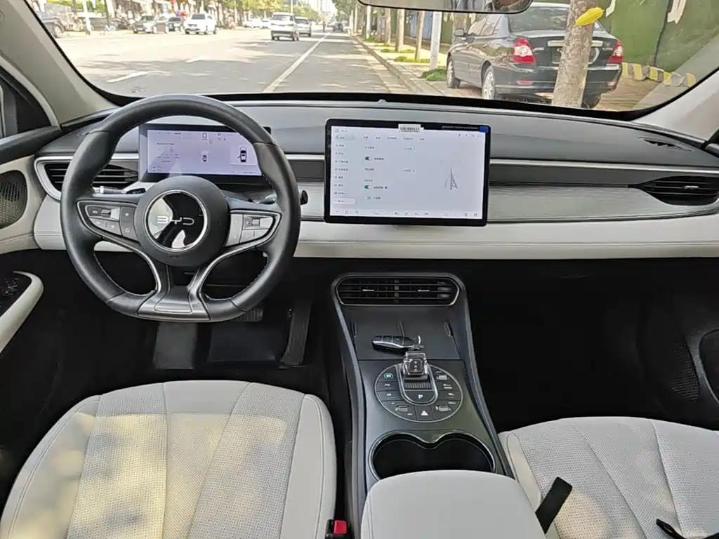 BYD Seal 05 DM-i 2025 — фото 10