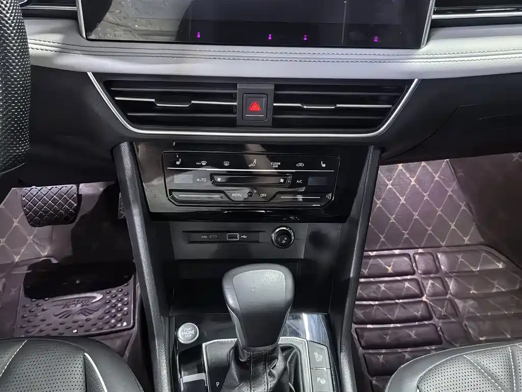 Volkswagen Tiguan L Plug-In Hybrid 2023 — фото 11