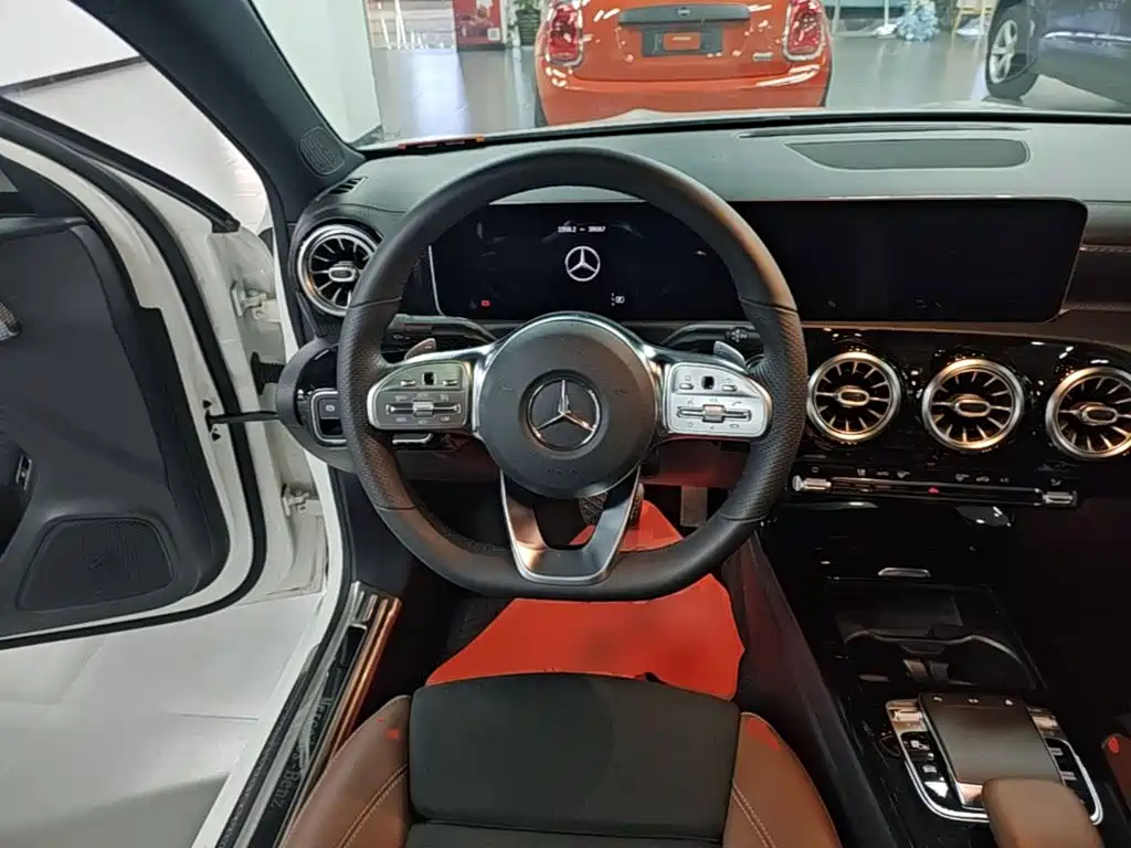 Mercedes-Benz A-Class 2020 — фото 11