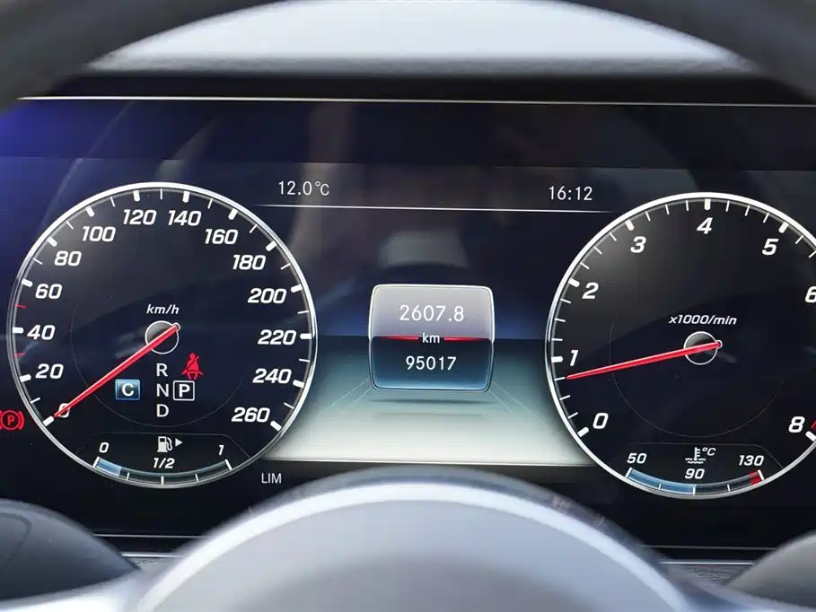 Mercedes-Benz E-Class 2020 — фото 41