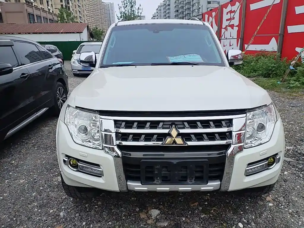 Mitsubishi Pajero 2018