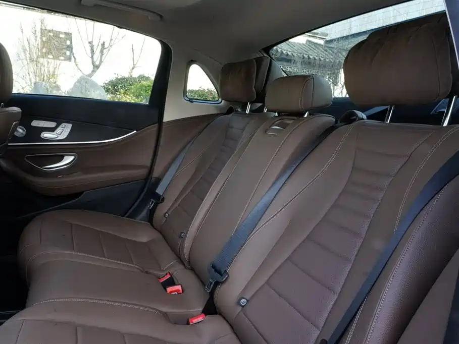 Mercedes-Benz E-Class 2020 — фото 27