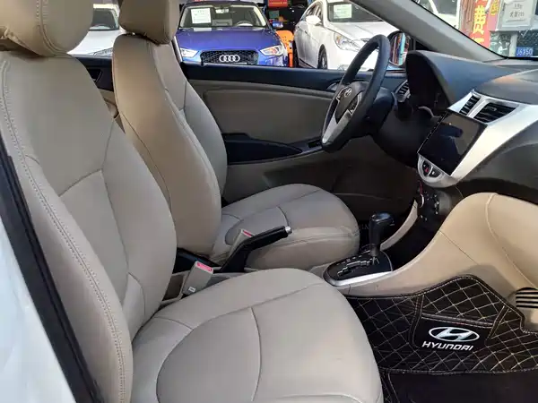Hyundai Accent 2015