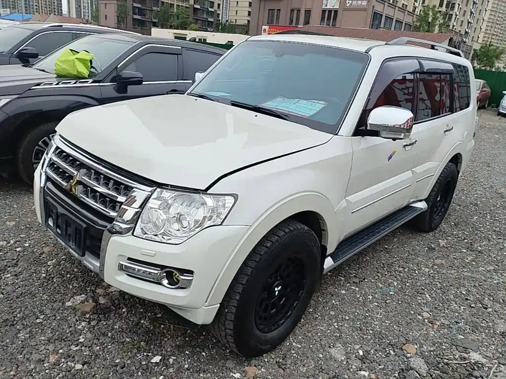 Mitsubishi Pajero 2018