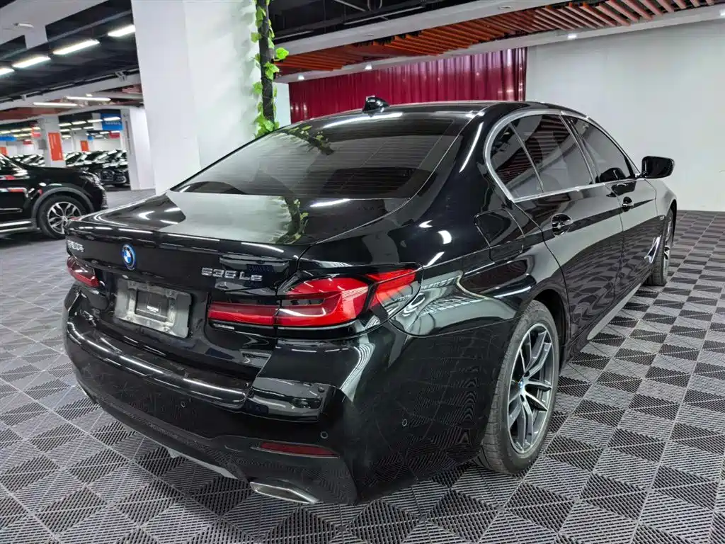 BMW 5 Series New Energy 2023 — фото 16