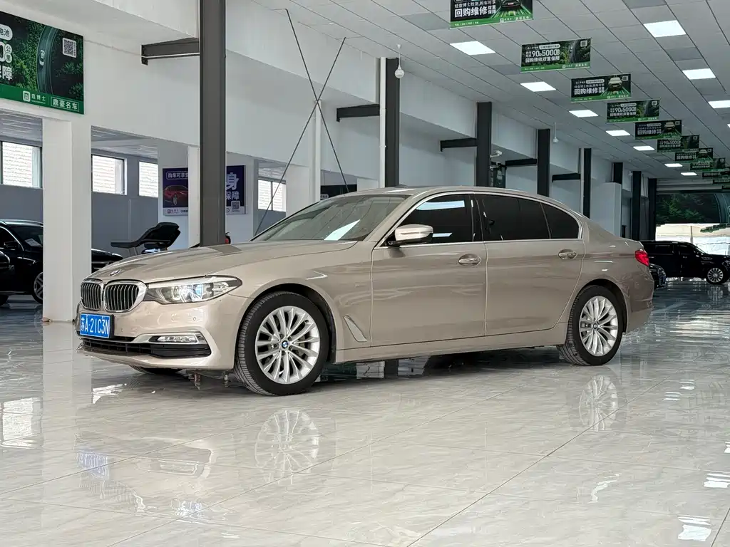 BMW 5 Series 2018 — фото 1