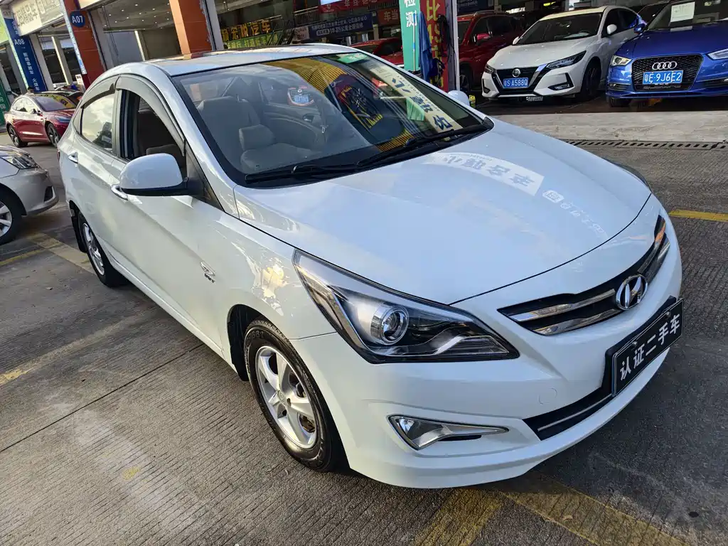 Hyundai Accent 2015 — фото 3