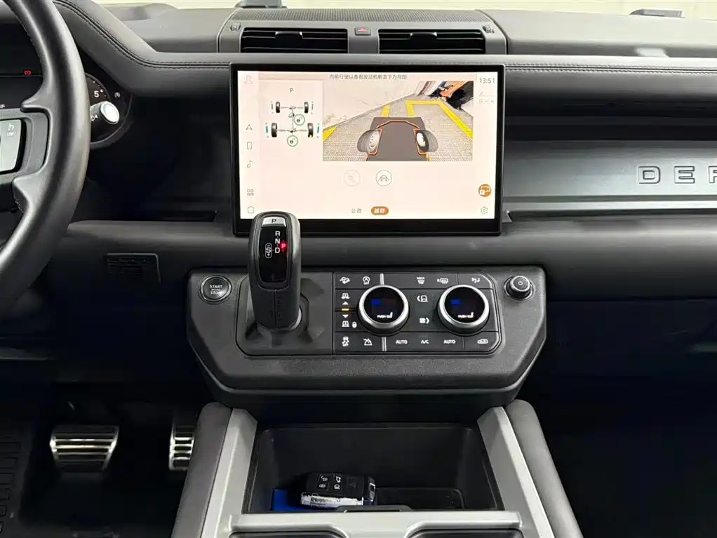 Land Rover Defender 2024 — фото 13