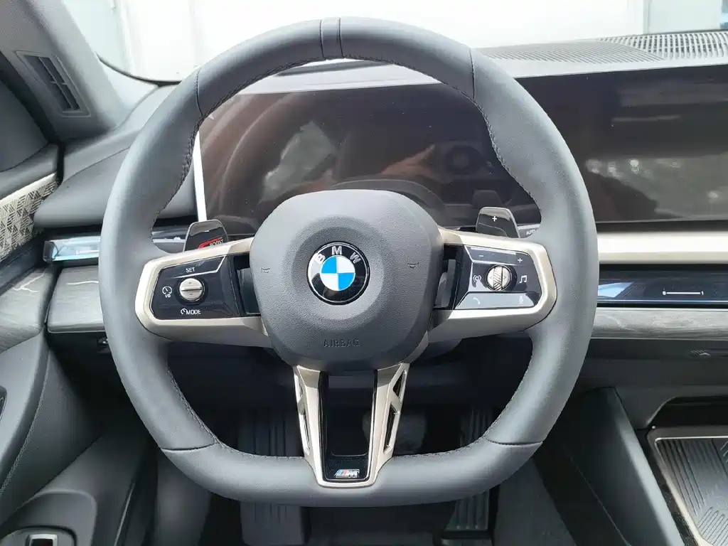 BMW 5 Series — фото 10