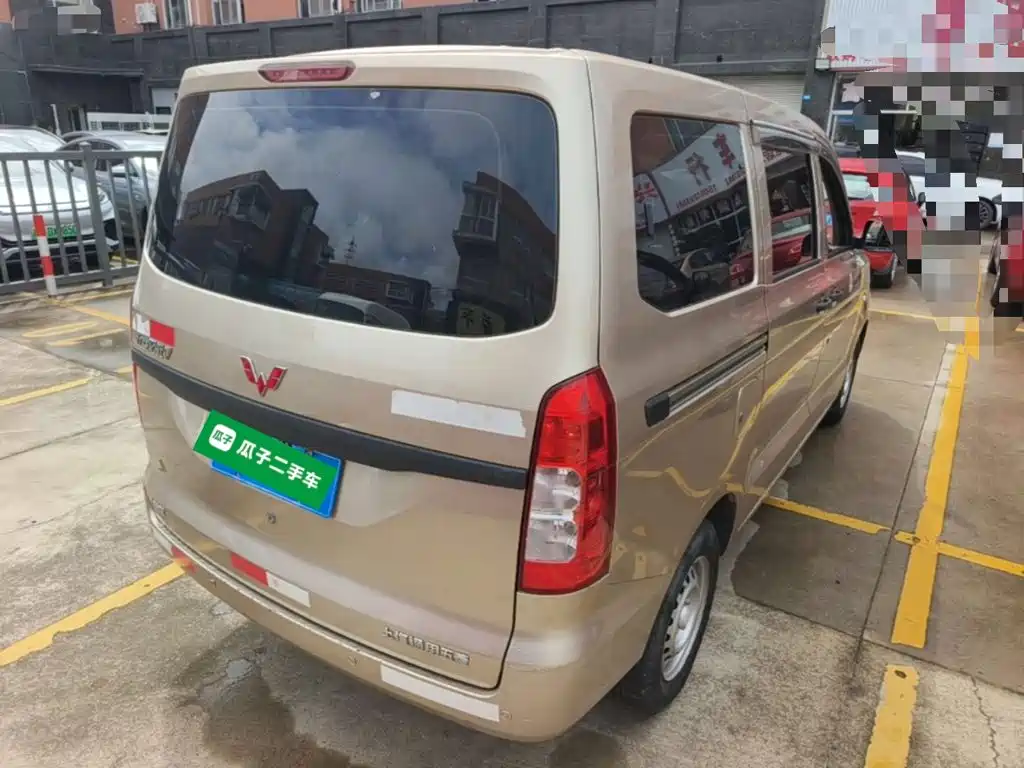 Wuling Hongguang V 2020 — фото 7