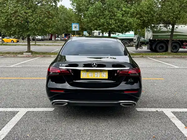 Mercedes-Benz E-Class 2022