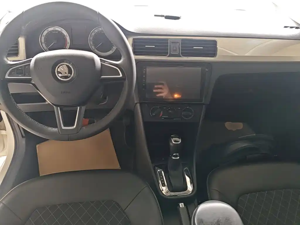 Skoda Rapid 2019 — фото 10
