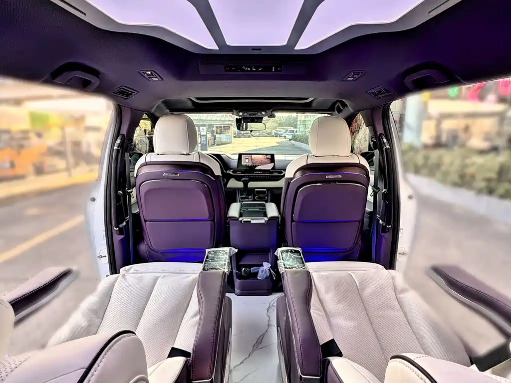 Toyota Sienna — фото 21