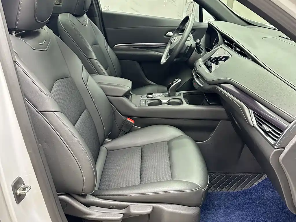 Cadillac XT4 2022 — фото 11