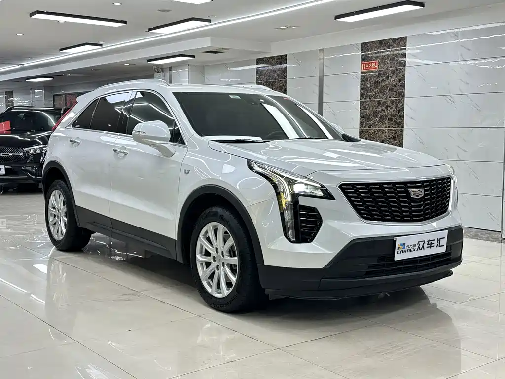 Cadillac XT4 2022 — фото 3