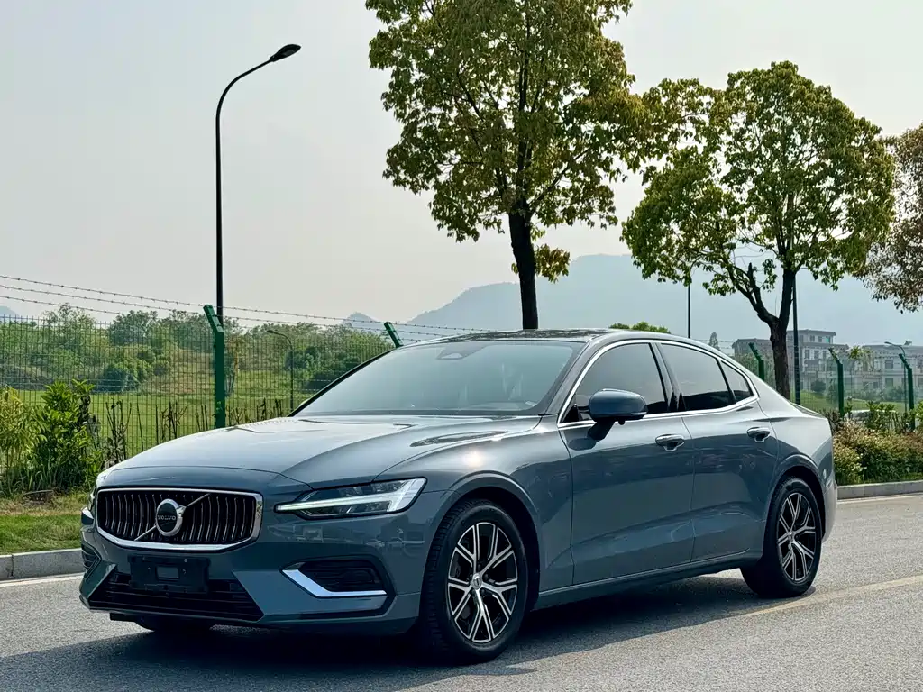 Volvo S60 2024 — фото 1