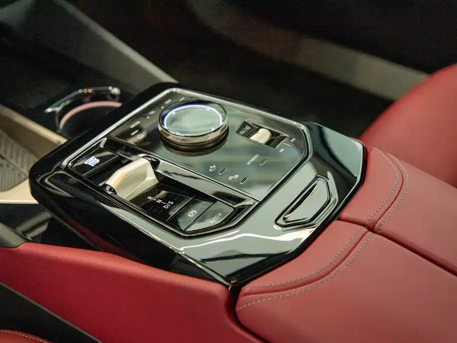 BMW 5 Series 2025 — фото 15