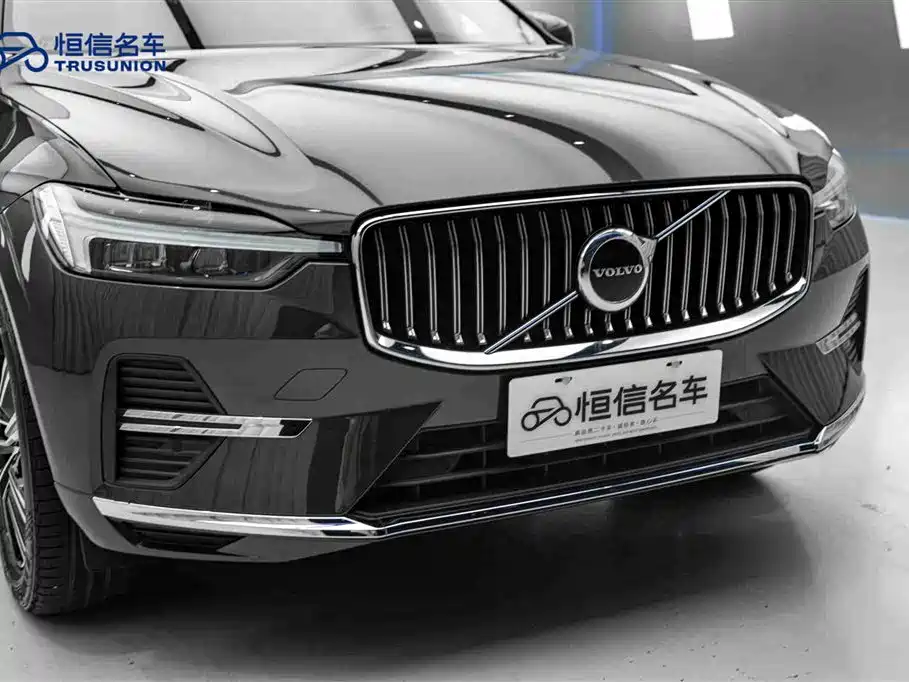 Volvo XC60 2022 — фото 9