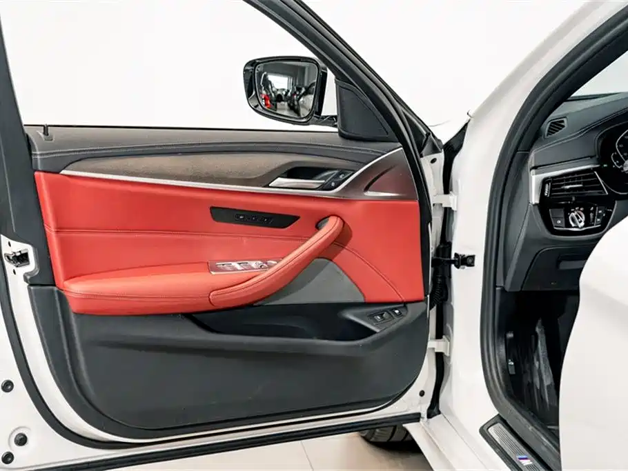 BMW 5 Series New Energy 2023 — фото 16