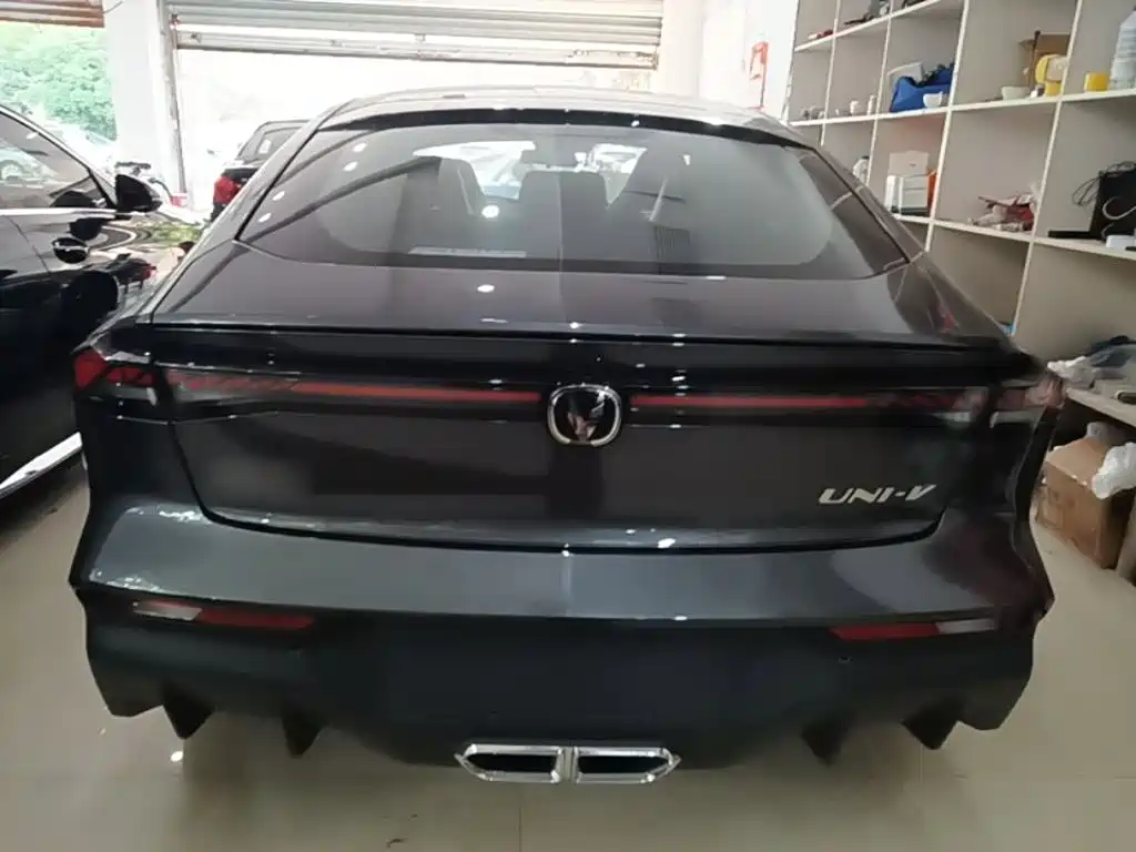 Changan UNI-V Smart Electric Idd 2024 — фото 4