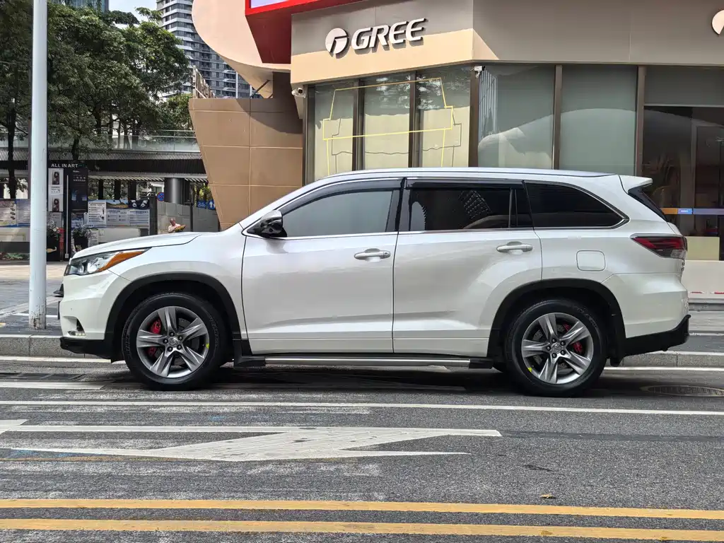 Toyota Highlander 2017 — фото 25