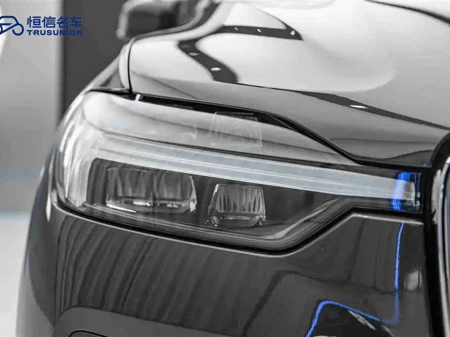 Volvo XC60 2022 — фото 10