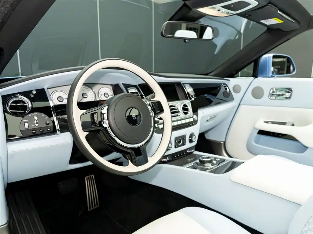 Rolls-Royce Dawn 2022 — фото 10