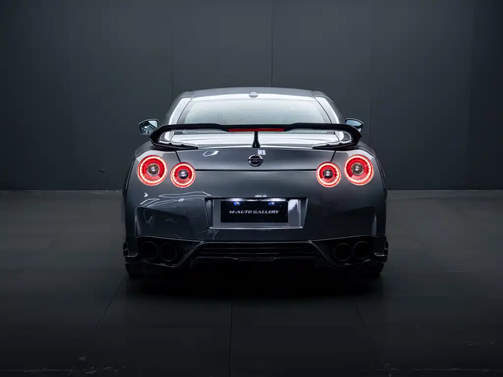 Nissan GT-R 2011 — фото 9