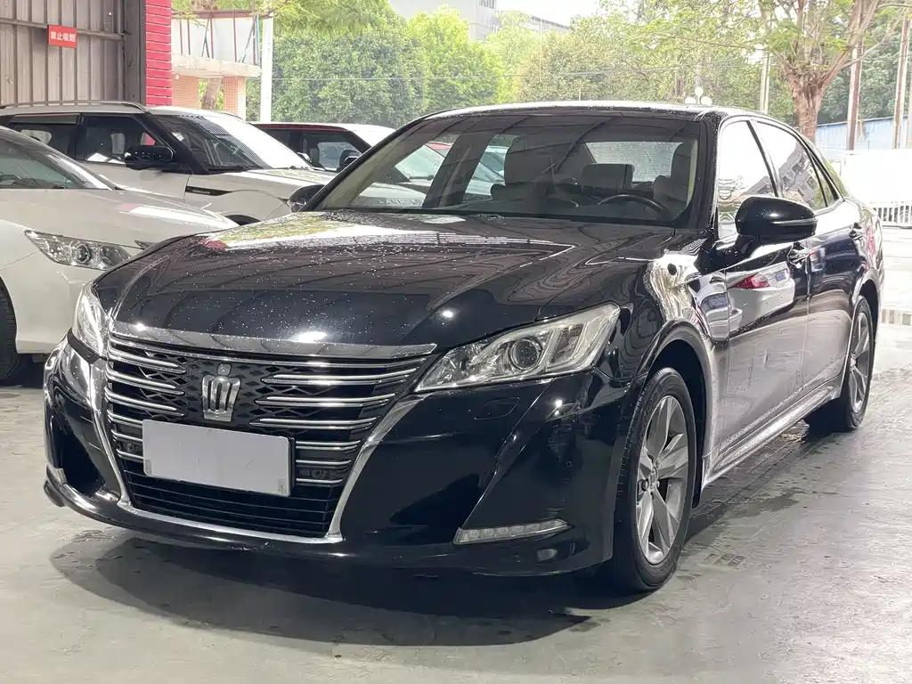 Toyota Crown 2017 — фото 2