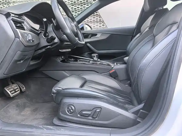 Audi A4L 2023