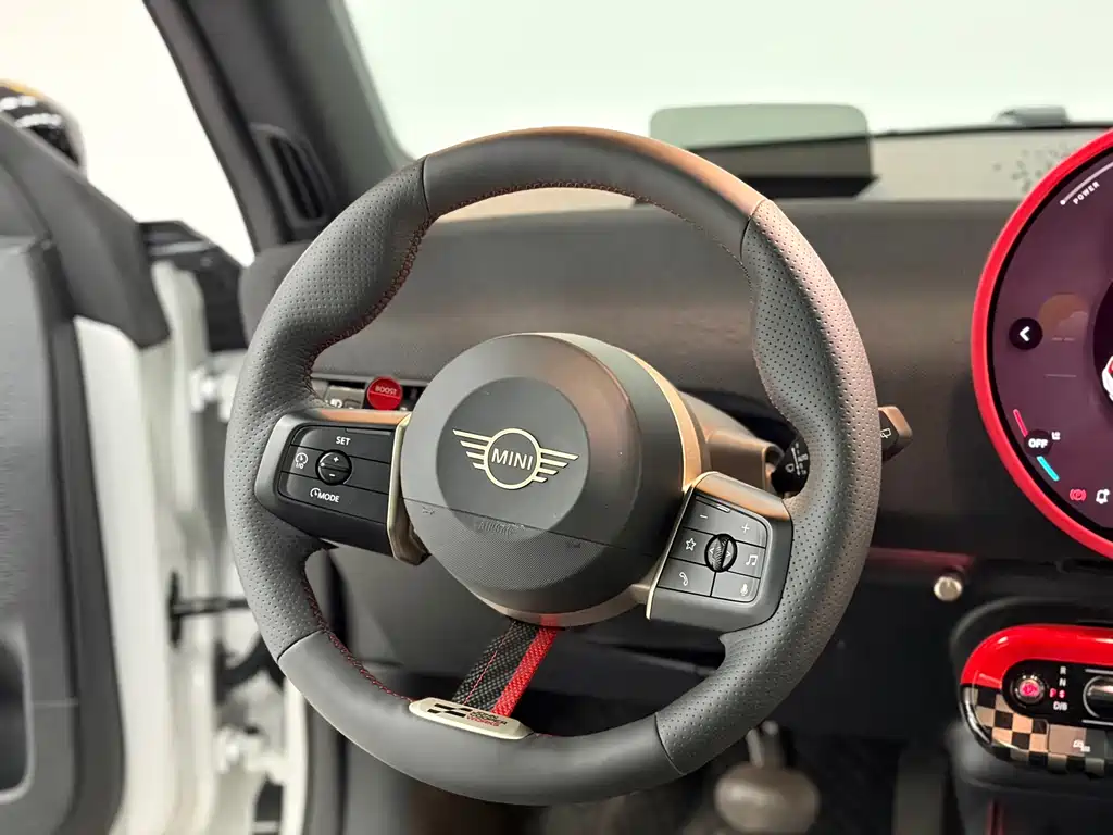 MINI JCW EV 2025 — фото 3