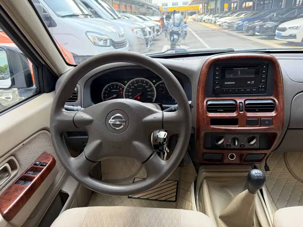 Nissan ZN Van 2015 — фото 13